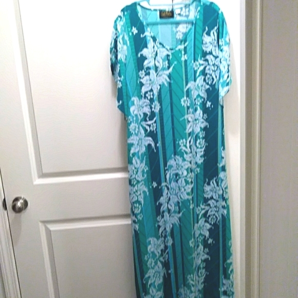 Beautiful long dress by Bob Mackiev - Picture 1 of 6